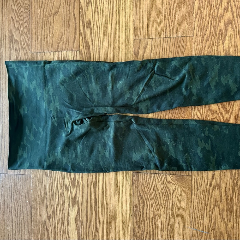 Spanx Look At Me Now Green Camo Leggings, Size L